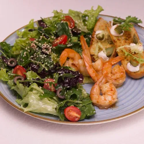 Salată cu creveți
