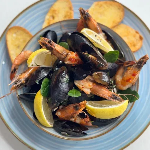 Midii in vin alb cu creveți