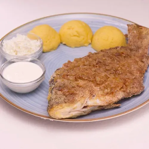 Crap prăjit cu mămăligă